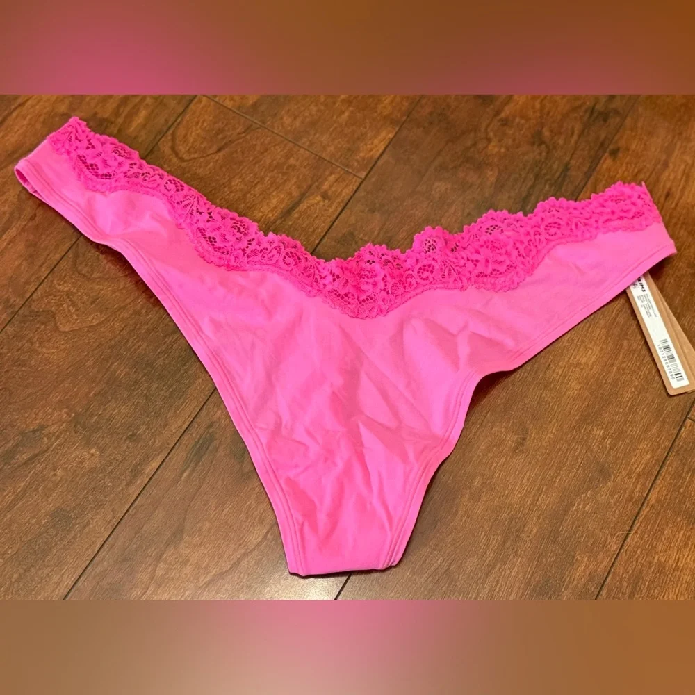 SKIMS Fits Everybody Lace Dipped Thong 4X Color Taffy - Picture 1 of 3